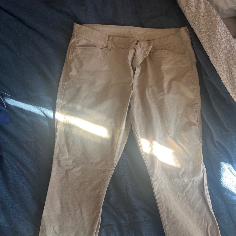 Old navy tan khaki pixie pants, size 12